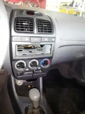 Veicolo di demolizione hyundai accent (lc) l crdi dell'anno 2001 alimentato d3ea