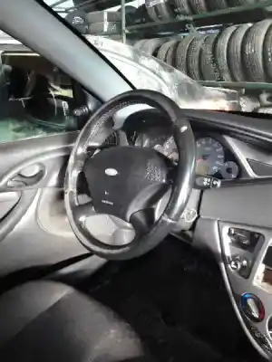 Véhicule à la ferraille ford focus berlina (cak) ambiente de l'année 1999 alimenté fyda