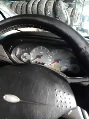 Véhicule à la ferraille ford focus berlina (cak) ambiente de l'année 1999 alimenté fyda