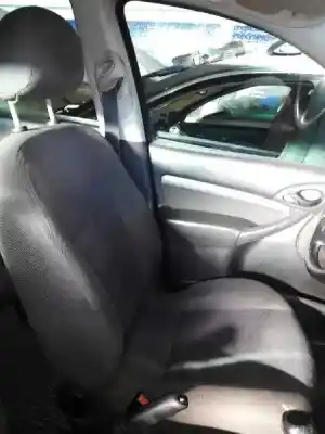 Véhicule à la ferraille ford focus berlina (cak) ambiente de l'année 1999 alimenté fyda