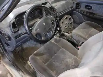 Veículo de Sucata renault laguna (b56) 2.2 turbodiesel do ano 1998 alimentado g8t760