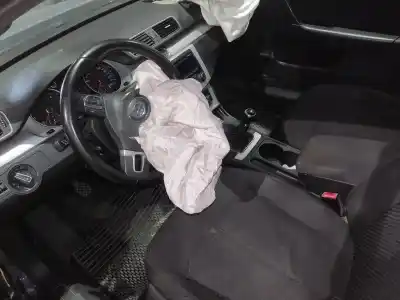 Véhicule à la ferraille volkswagen passat b7 (362) 1.6 tdi de l'année 2012 alimenté cay