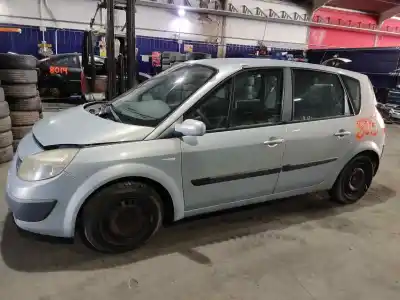 Veículo de Sucata RENAULT SCENIC II Confort Dynamique do ano 2004 alimentado K4M782