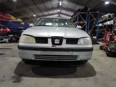 Veicolo di demolizione seat cordoba berlina (6k2) stella dell'anno 2001 alimentato aqm