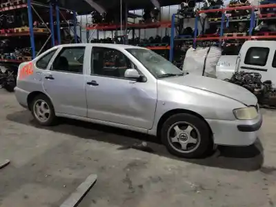 Veicolo di demolizione seat cordoba berlina (6k2) stella dell'anno 2001 alimentato aqm