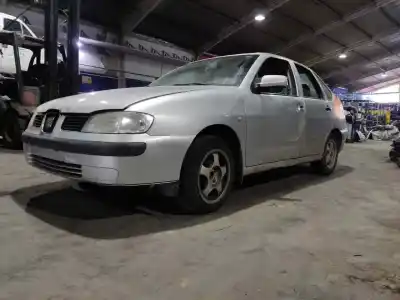 Veicolo di demolizione seat cordoba berlina (6k2) stella dell'anno 2001 alimentato aqm