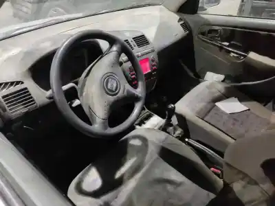 Veicolo di demolizione seat cordoba berlina (6k2) stella dell'anno 2001 alimentato aqm
