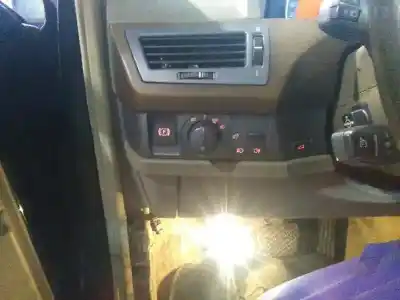 Veicolo di demolizione bmw serie 7 (e65/e66) 735i dell'anno 2002 alimentato n62b36