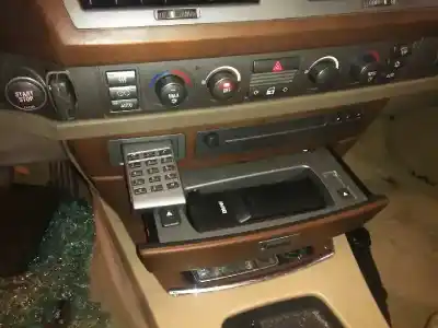 Veicolo di demolizione bmw serie 7 (e65/e66) 735i dell'anno 2002 alimentato n62b36