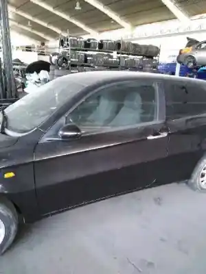 Veículo de Sucata alfa romeo 147 (190) 1.6 16v cat do ano 2001 alimentado ar32104