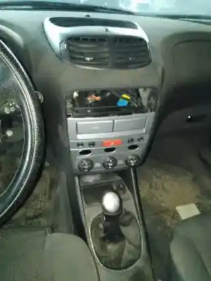 Veículo de Sucata alfa romeo 147 (190) 1.6 16v cat do ano 2001 alimentado ar32104