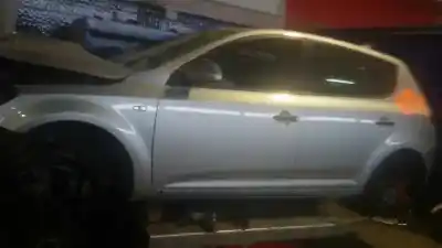 Veículo de Sucata kia ceed (ed) (2006->) 1.6 concept [1.6 ltr. - 66 kw crdi cat] do ano 2001 alimentado d4fbl