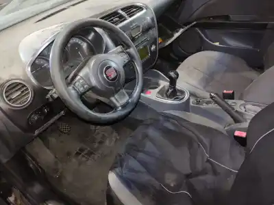 Здавання транспортного засобу seat leon (1p1) reference року 2007 потужний bxe
