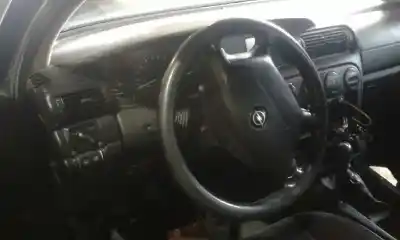Veículo de Sucata opel omega b 2.0 16v cat (x 20 xev / l34) do ano 2001 alimentado x20xev