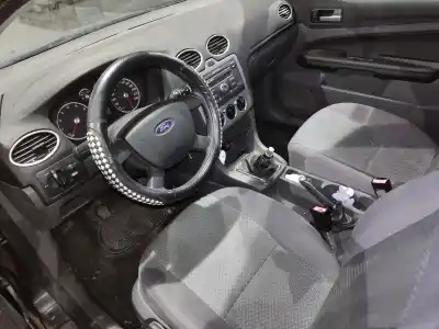 Veículo de Sucata ford focus berlina (cap) ghia do ano 2004 alimentado hwdb