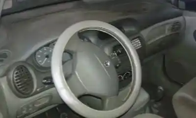Veicolo di demolizione renault megane scénic (ja0/1_) 1.6 16v (ja0b ja04 ja11 ja00) dell'anno 2001 alimentato k4m
