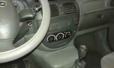 Veicolo di demolizione renault megane scénic (ja0/1_) 1.6 16v (ja0b ja04 ja11 ja00) dell'anno 2001 alimentato k4m