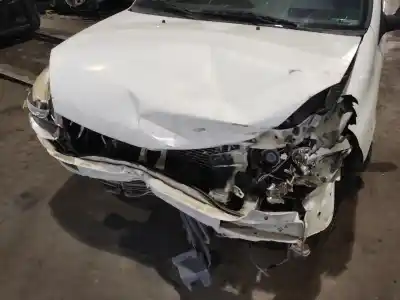 Здавання транспортного засобу renault clio ii fase ii (b/cb0) authentique року 2004 потужний d7fg7