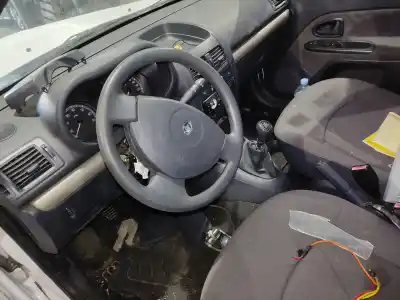 Здавання транспортного засобу renault clio ii fase ii (b/cb0) authentique року 2004 потужний d7fg7