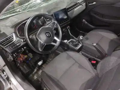 Veículo de Sucata renault clio v experience 72 cv / 53 kw do ano 2022 alimentado b4d g4