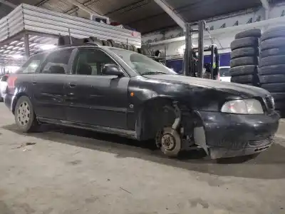 Veicolo di demolizione AUDI A4 AVANT (B5)  dell'anno 2004 alimentato AFN