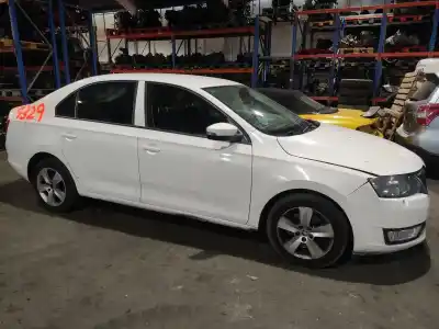 Veículo de Sucata skoda rapid ambition do ano 2015 alimentado cxm