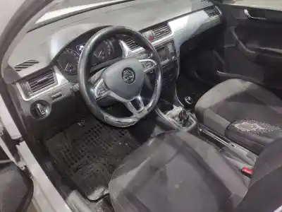 Veículo de Sucata skoda rapid ambition do ano 2015 alimentado cxm