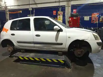 Veículo de Sucata renault clio ii fase ii (b/cb0) base authentique 75 cv / 55 kw do ano 2005 alimentado d4f