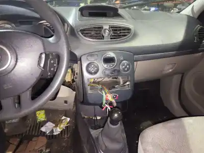 Veículo de Sucata renault clio iii 20 aniversario do ano 2006 alimentado k9k t7