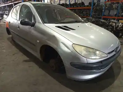 Veículo de Sucata peugeot 206 berlina e-music do ano 2001 alimentado g-kfw