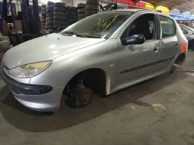 Veículo de Sucata peugeot 206 berlina e-music do ano 2001 alimentado g-kfw
