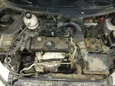 Veículo de Sucata peugeot 206 berlina e-music do ano 2001 alimentado g-kfw