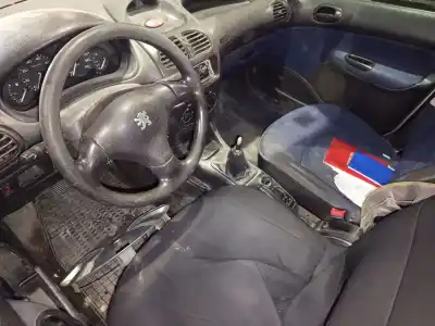 Veículo de Sucata peugeot 206 berlina e-music do ano 2001 alimentado g-kfw