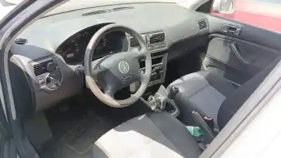 Veicolo di demolizione volkswagen golf iv (1j1) 1.6 16v dell'anno 2003 alimentato bcb