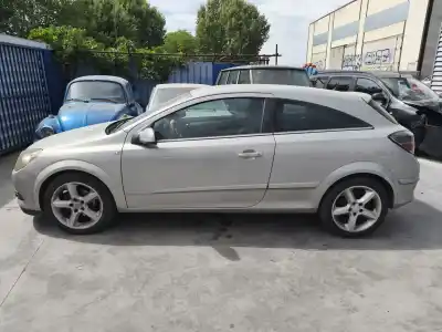 Veículo de Sucata opel astra h gtc (a04) 1.7 cdti (l08) do ano 2006 alimentado z 17 dth