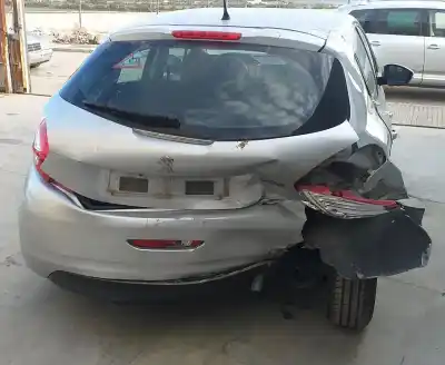 Veículo de Sucata peugeot 208 access do ano 2014 alimentado 8h01