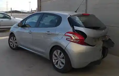 Veículo de Sucata peugeot 208 access do ano 2014 alimentado 8h01