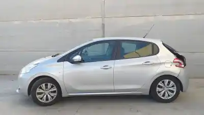 Veículo de Sucata peugeot 208 access do ano 2014 alimentado 8h01