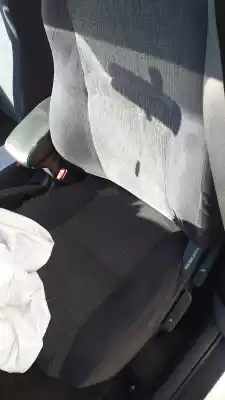 Vehicul casat toyota corolla (e12) 2.0 d-4d linea sol berlina al anului 2003 alimentat 1cdftv