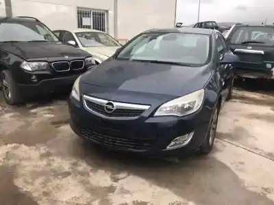 Vehículo de desguace OPEL ASTRA J LIM. Cosmo del año 2010 con motor X16XEL