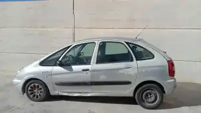 Vehículo de desguace CITROEN XSARA PICASSO  del año 2001 con motor RHY