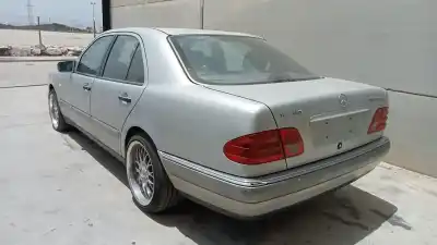 Veicolo di demolizione MERCEDES-BENZ CLASE E (W210)  dell'anno 1996 alimentato OM 602.982