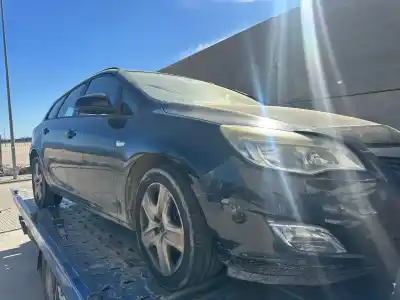 Vehicul casat OPEL ASTRA J (P10)  al anului 2012 alimentat A 17 DTC,A 17 DTE,A 17 DTJ