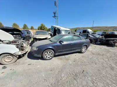 Veicolo di demolizione AUDI A4 BERLINA (8E) 1.9 TDI (96kW) dell'anno 2002 alimentato AWX
