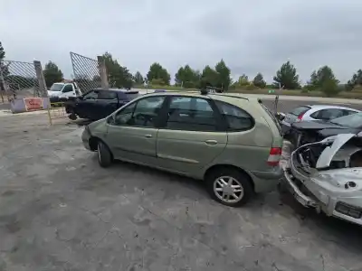 Verschrottungsfahrzeug RENAULT SCÉNIC I MONOSPACE (JA0/1_, FA0_)  des Jahres 2002 angetrieben F9Q 740