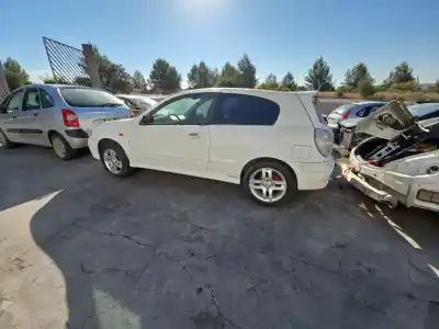 Veículo de Sucata NISSAN ALMERA II (N16)  do ano 2001 alimentado YD22DDT