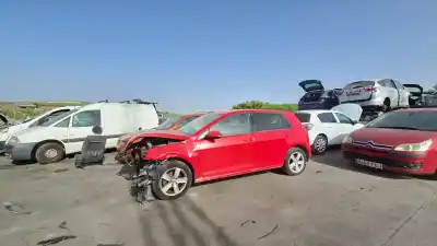 Veicolo di demolizione VOLKSWAGEN GOLF VII VARIANT (BA5, BV5)  dell'anno 2015 alimentato CLHA