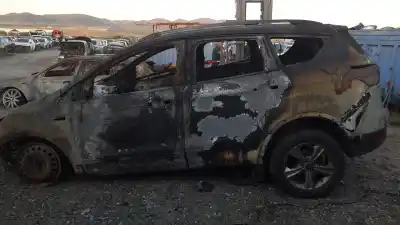 Veículo de Sucata ford kuga (cbs) kuga 120 cv / 88 kw do ano 2015 alimentado 