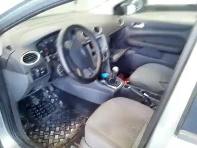 Sloopvoertuig ford focus berlina (cap) ambiente (d) van het jaar 2005 aangedreven hhda