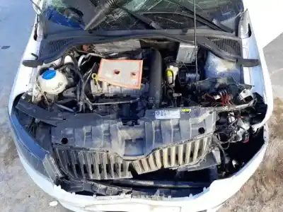 Veículo de Sucata skoda fabia ambition do ano 2016 alimentado cjz